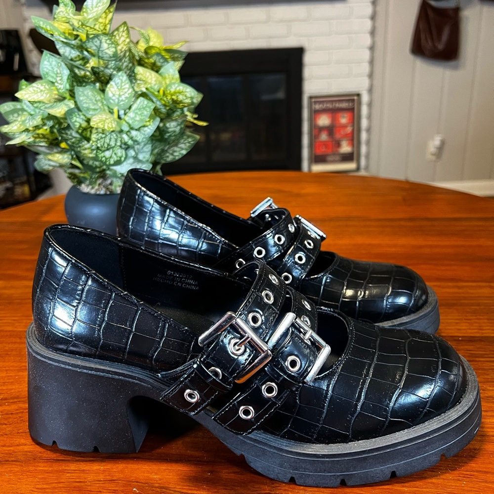 Forever 21 Black Croc-Embossed Platform Shoes